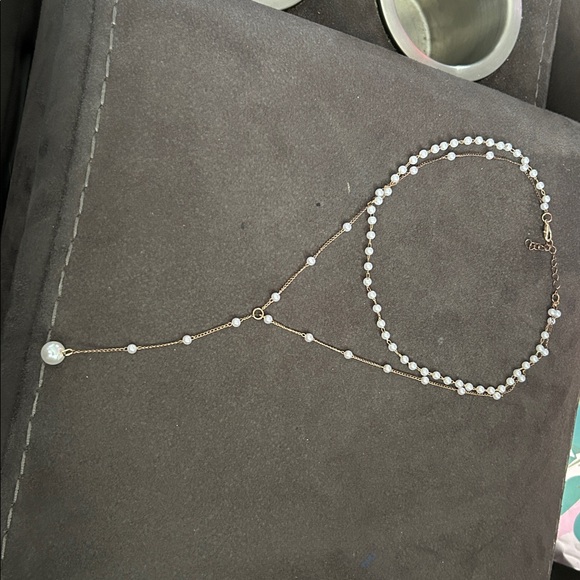 Jewelry - Elegant Pearl and Gold Necklace